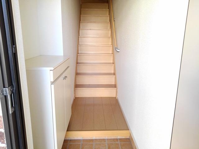 ヴィータ　セレーナＢ 玄関