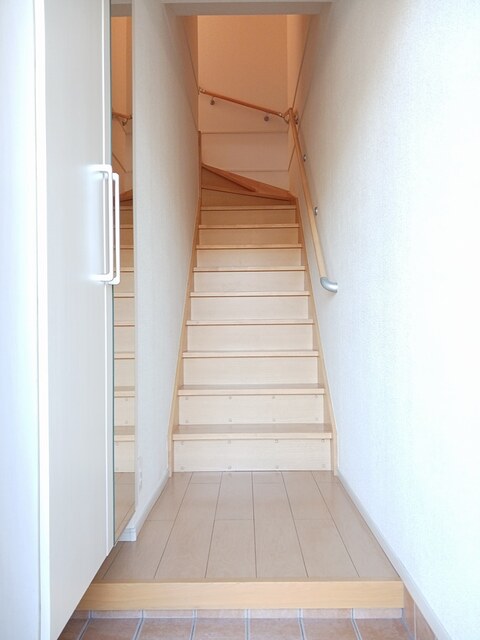 エレヴァ―トピアＥ 玄関