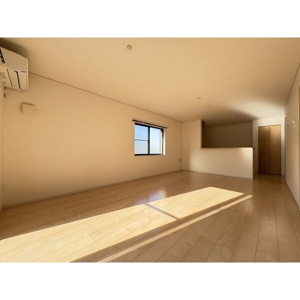 中央町貸家 リビング