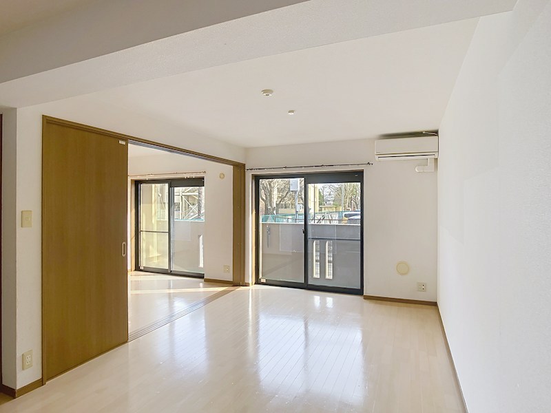 キング・ペレ リビング