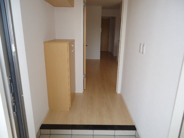 more and more(モア　アンド　モア） 玄関