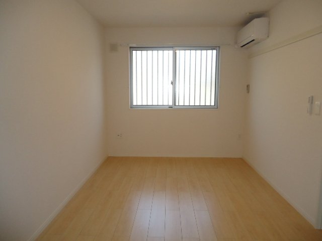 more and more(モア　アンド　モア） ベッドルーム