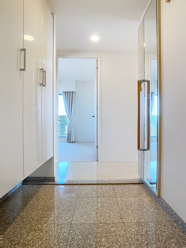 ナイスロイヤルタワー宇都宮中央 玄関