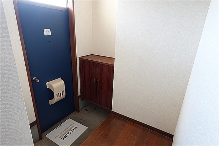 小松貸家1 玄関