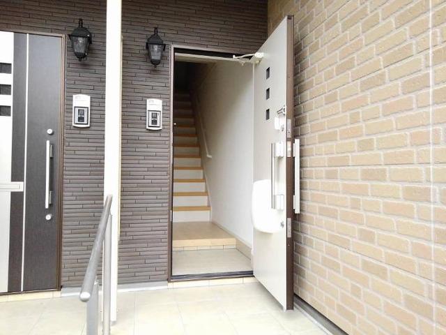 プリムローズ・サノ 玄関