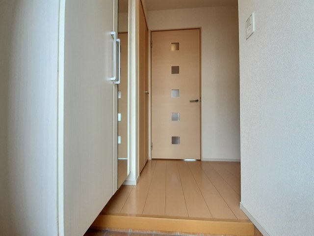 エミネンスＥ 玄関