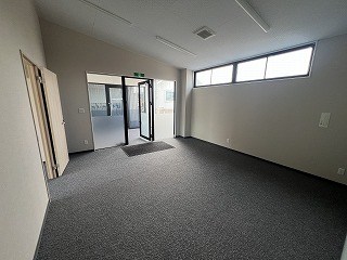 ビジネスコート陽東 玄関