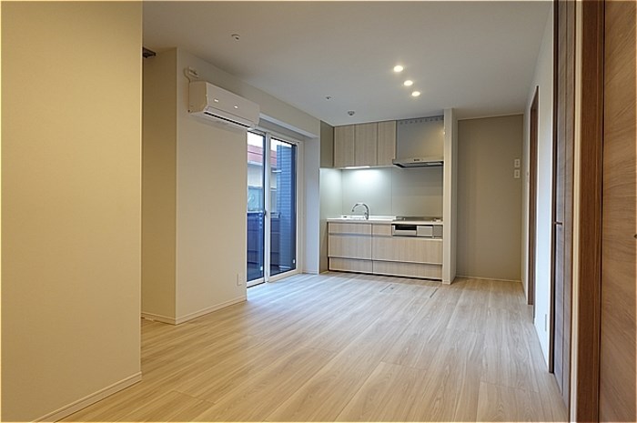 Re TORISIA南大通り リビング