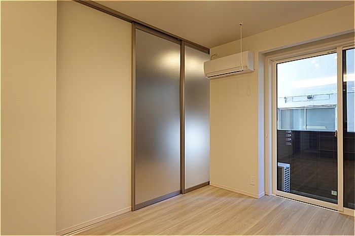 Re TORISIA南大通り ベッドルーム