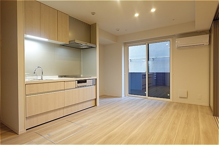 Re TORISIA南大通り リビング