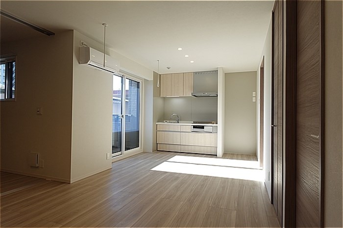 Re TORISIA南大通り リビング