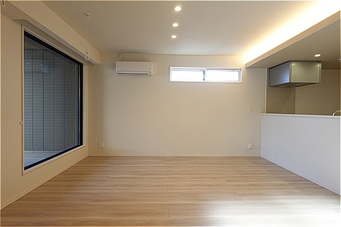 Re TORISIA南大通り リビング