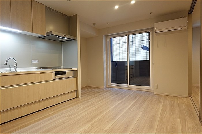 Re TORISIA南大通り リビング