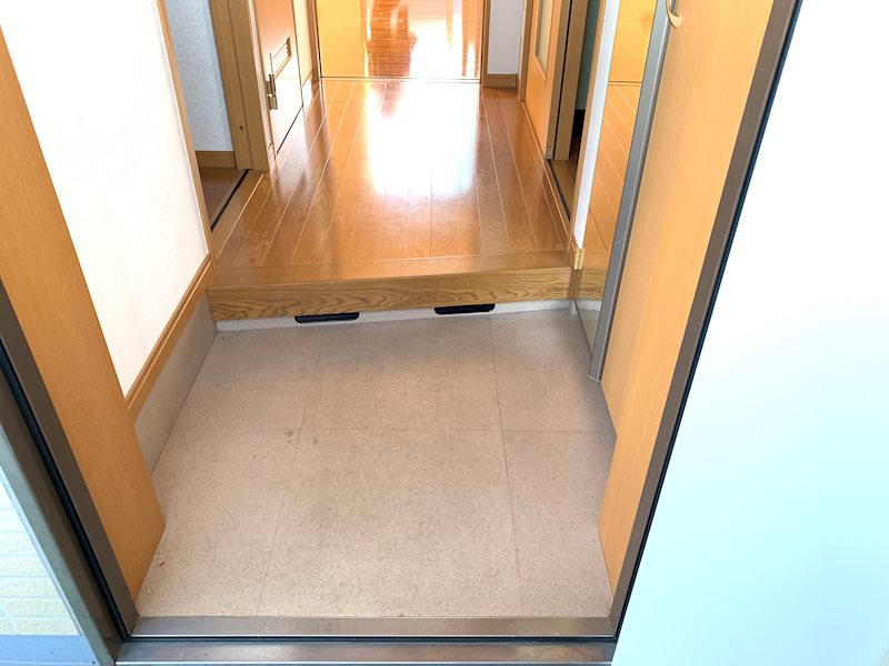 メゾンドMJ陽東 玄関