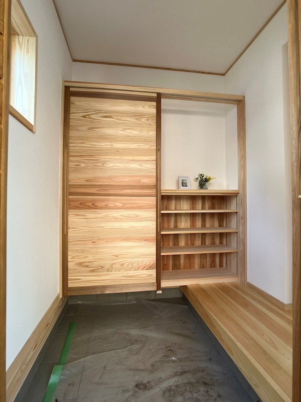 フォレス中今泉C 玄関