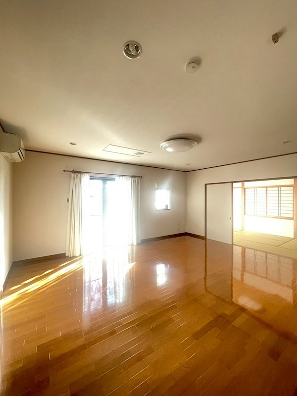 上戸祭町戸建 リビング