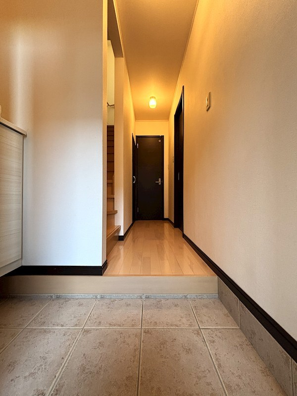 アンソレイエ　B 玄関