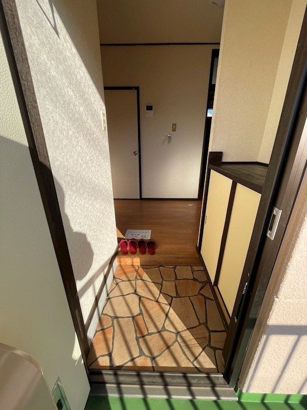 ハイツ山中 玄関