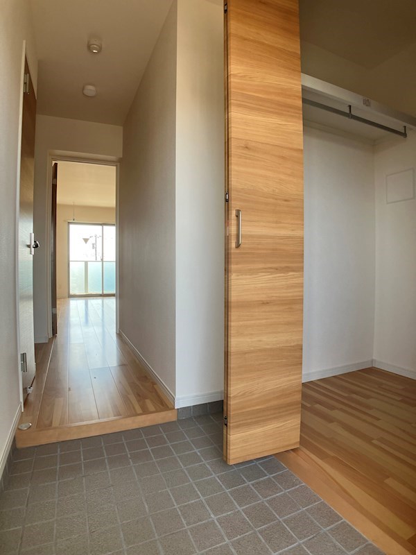 Villa Adriana　C棟 玄関