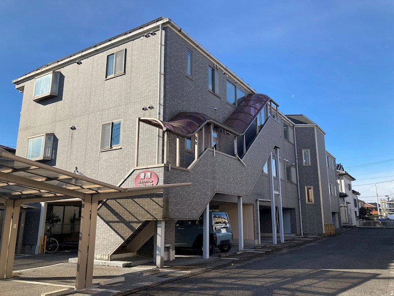 アマリエンバード 305号室 外観