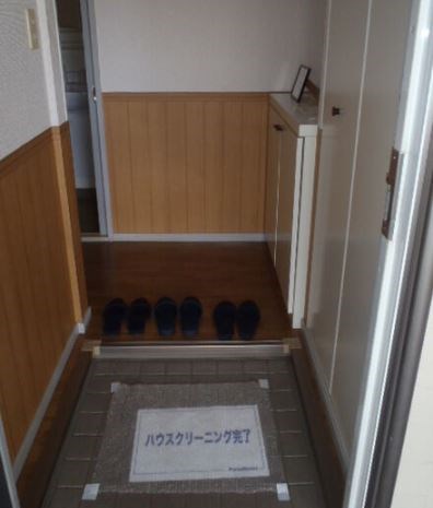 サンシャトレＢ 玄関