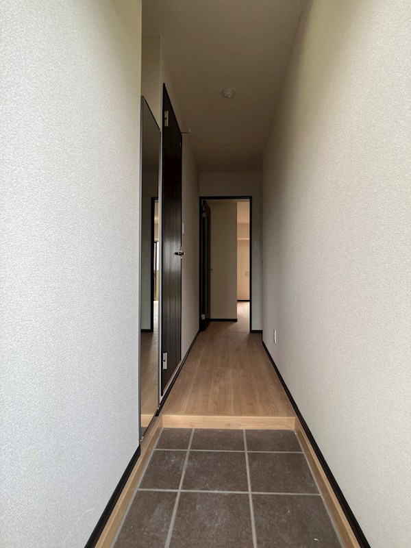 IRIC(アイアールアイシー) 玄関