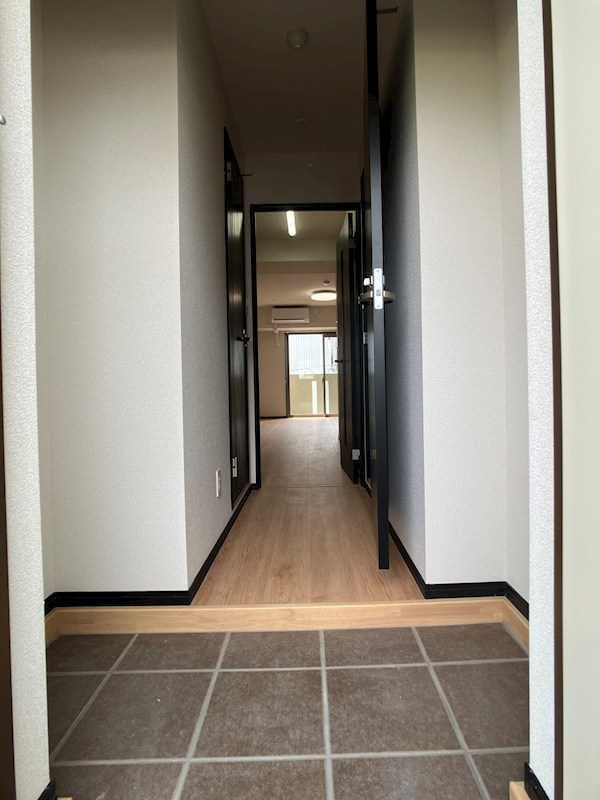 IRIC(アイアールアイシー) 玄関