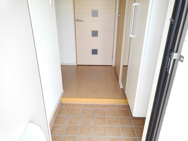 アンジュ・ブローテＢ 玄関