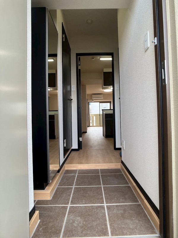 IRIC(アイアールアイシー) 玄関