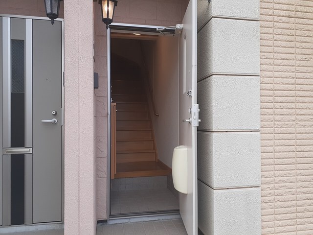 セレーノＣ 玄関