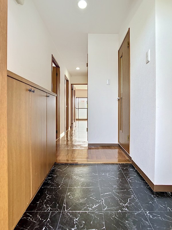 ネオニシキ 玄関