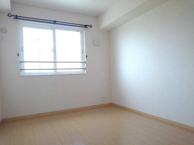 シャン・ド・フルール弐番館 ベッドルーム