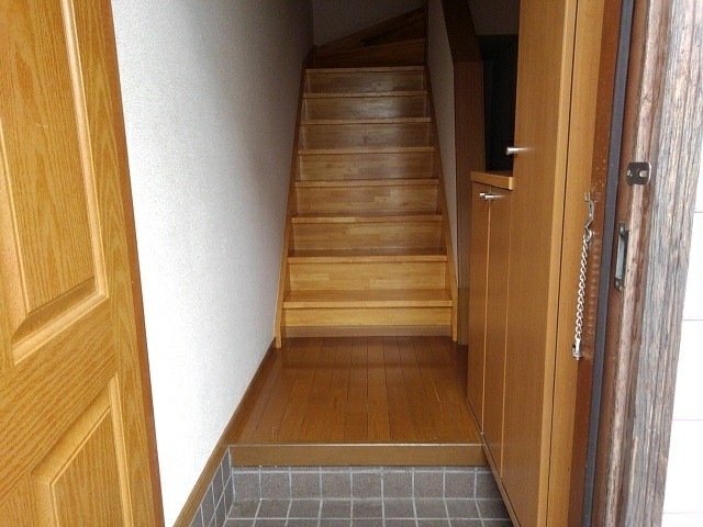 ニュークレストールＡ 玄関