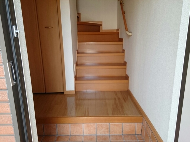 トスカーナＢ 玄関