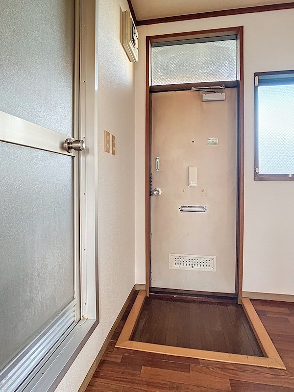 若木ハイツ 玄関