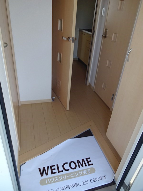 シャトーグランドハイム E 玄関