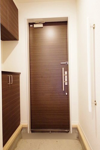 ヴィラーチェS 玄関