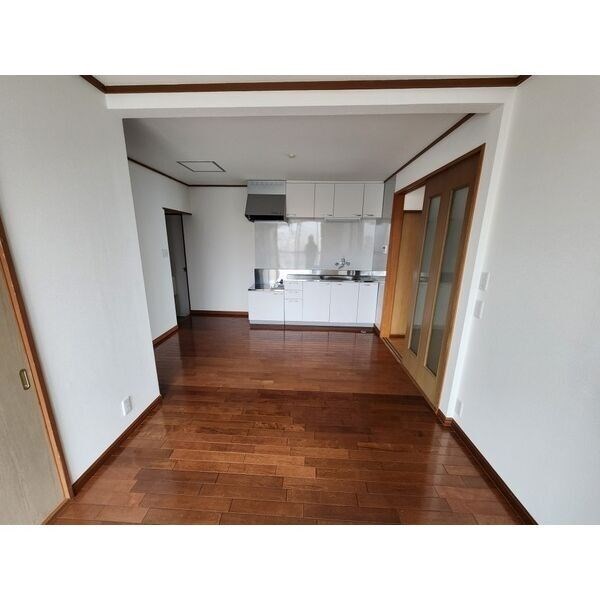 新泉ビル リビング