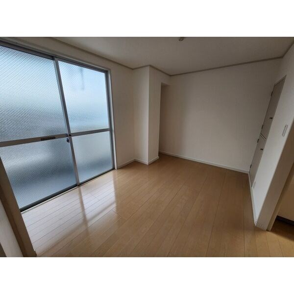 新泉ビル リビング