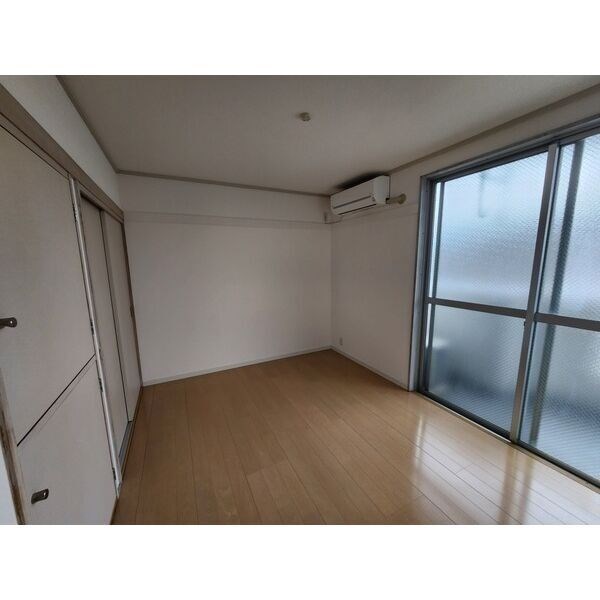 新泉ビル ベッドルーム