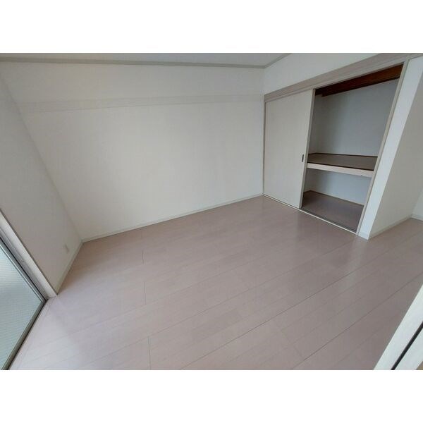 新泉ビル ベッドルーム