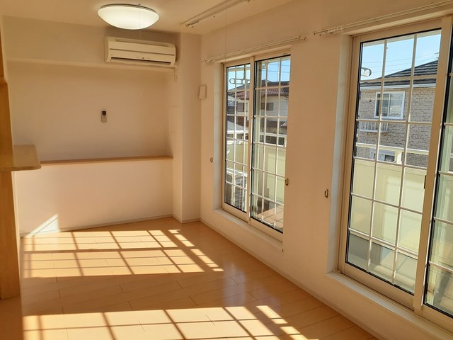 ヴィヴィッド・アヴェニ－ルⅡ リビング