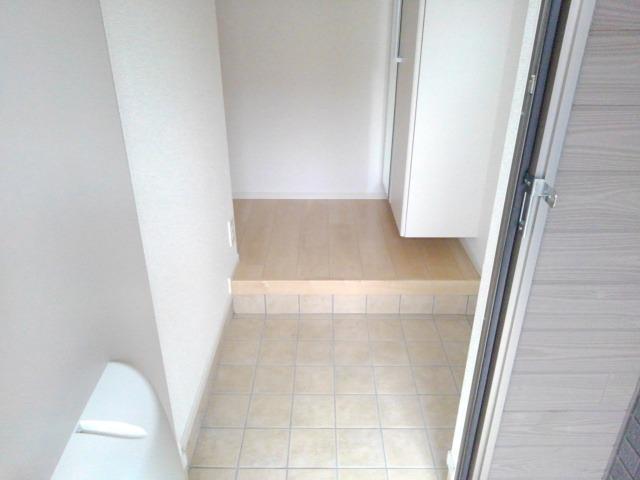 カーサ　ヴィアンコ　ネロ 玄関