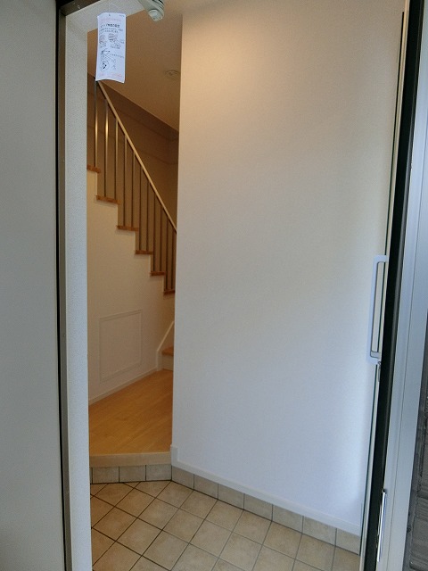 カーサ　ヴィアンコ　ネロ 玄関