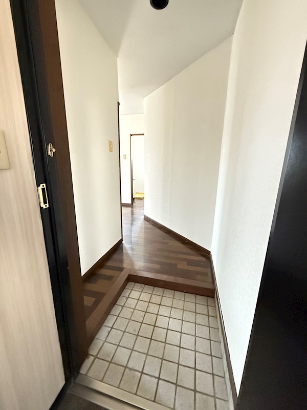 メゾン・ド・ナマイ 玄関