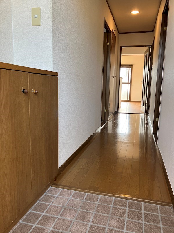 ハイツ・アムール 玄関