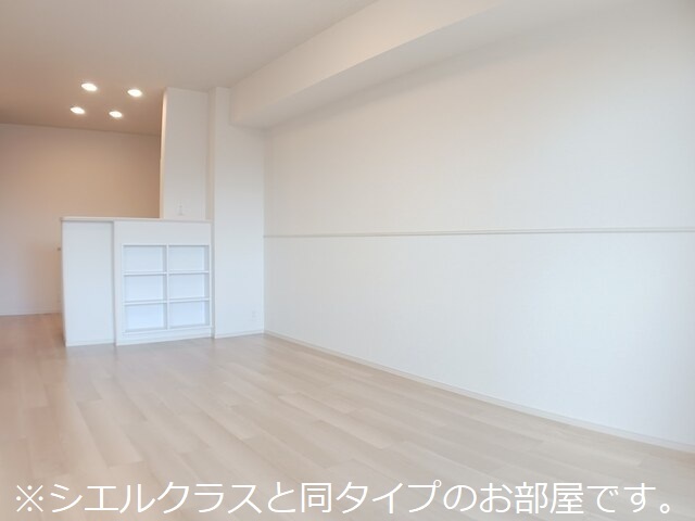 西原１丁目アパート リビング