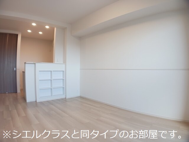 西原１丁目アパート リビング