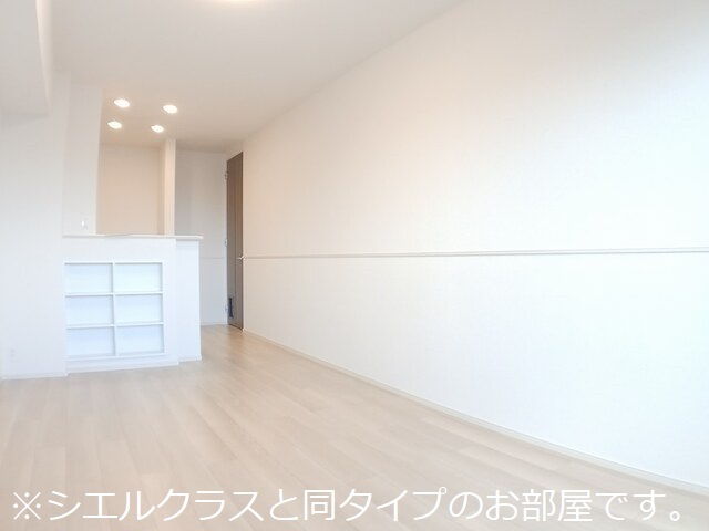 西原１丁目アパート リビング