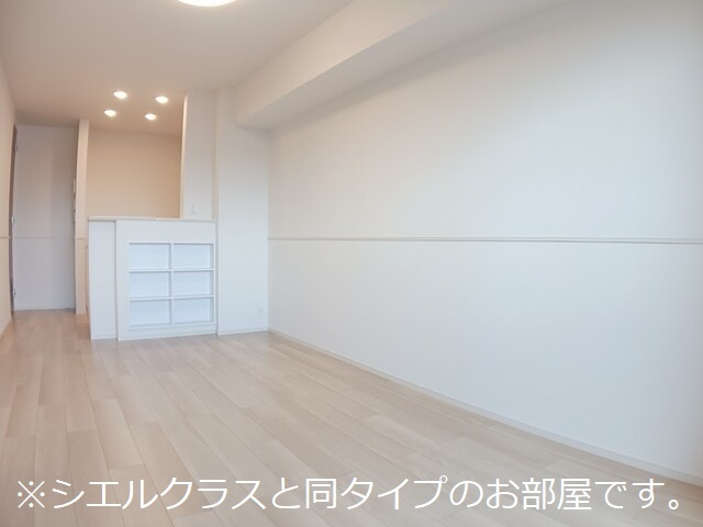 西原１丁目アパート リビング